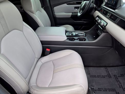 Certified 2025 Honda Pilot EX-L image 10