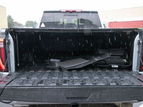 Used 2025 GMC Sierra 3500 SLT w/ SLT Premium Package AWD/4WD image 17