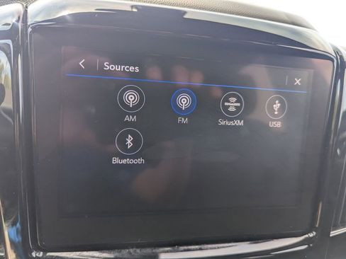 Used 2022 Chevrolet Traverse LT image 26