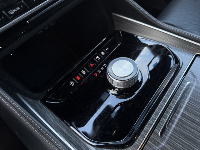Used 2024 Jeep Wagoneer L Series II RWD image 19