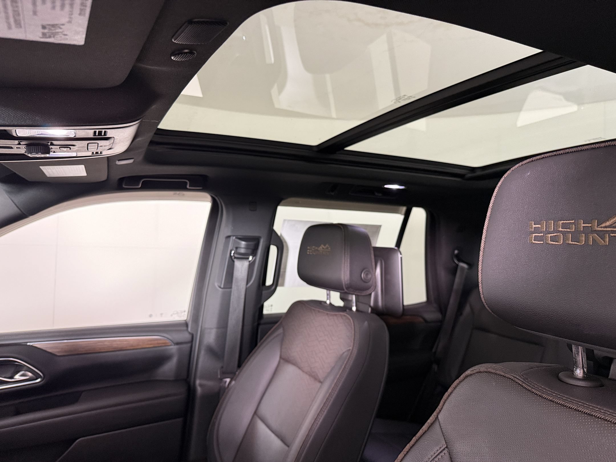 Used 2023 Chevrolet Tahoe High Country w/ Advanced Technology Package AWD/4WD image 21