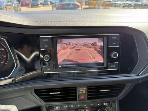 Used 2019 Volkswagen Jetta SE w/ Cold Weather Package image 29