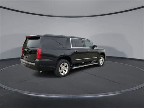 Used 2017 Chevrolet Suburban LT w/ LT Signature Package image 8