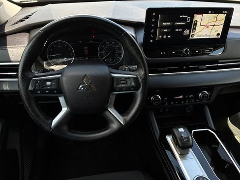 Used 2025 Mitsubishi Outlander SE AWD/4WD image 15