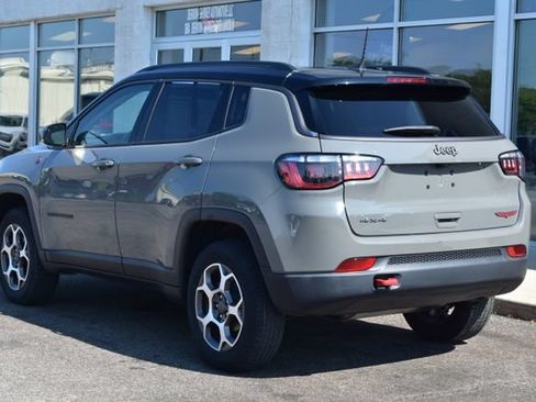 Used 2022 Jeep Compass Trailhawk w/ Sun and Sound Group AWD/4WD image 9