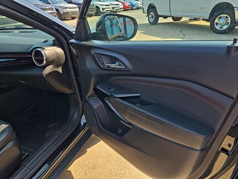 Used 2025 Chevrolet Trax RS w/ Sunroof Package FWD image 70