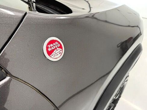 Used 2018 Jeep Cherokee Trailhawk w/ Quick Order Package 27L image 32