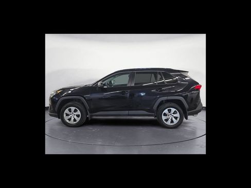 Used 2021 Toyota RAV4 LE AWD/4WD image 3