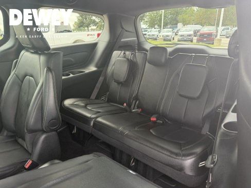Used 2025 Chrysler Pacifica Select FWD image 30