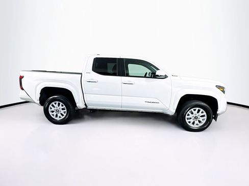 Used 2025 Toyota Tacoma SR5 AWD/4WD image 11