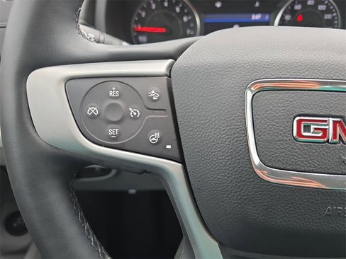 Used 2023 GMC Terrain SLT image 17