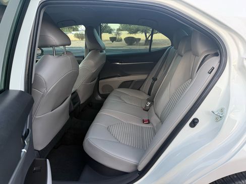 Used 2021 Toyota Camry SE image 12