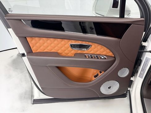 Used 2022 Bentley Bentayga image 23