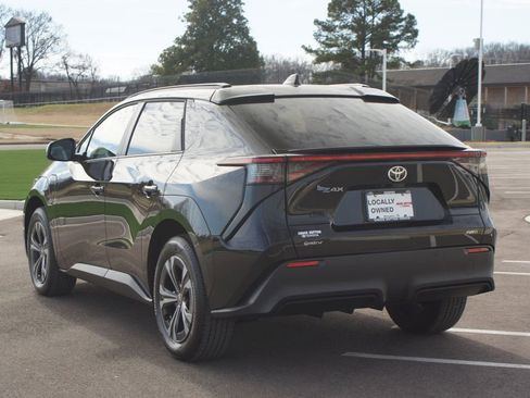 Used 2025 Toyota bZ4X AWD w/ Weather Package image 16