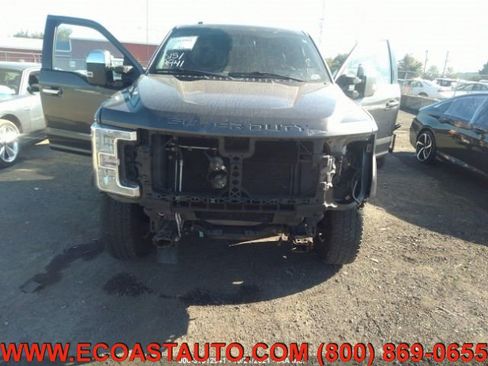 Used 2017 Ford F250 Lariat w/ Chrome Package image 5