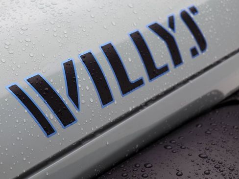 Used 2023 Jeep Wrangler Unlimited w/ Sun & Screen Package image 28