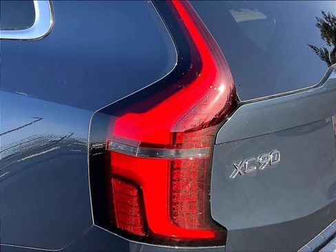 New 2026 Volvo XC90 B6 Plus w/ Protection Package Premier image 25