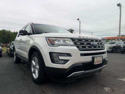 Used 2016 Ford Explorer XLT w/ Equipment Group 202A AWD/4WD image 3