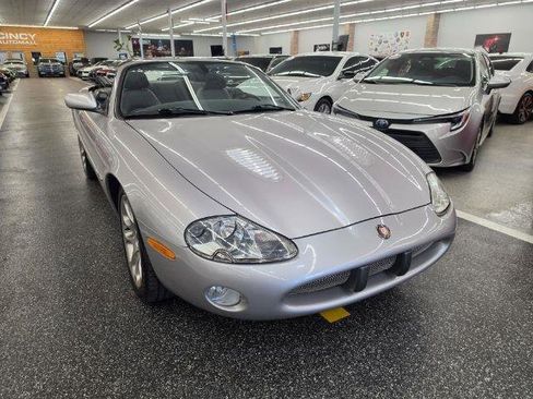 Used 2001 Jaguar XKR Convertible RWD image 10