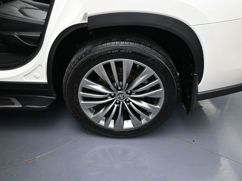 Certified 2021 Toyota Highlander Platinum image 23