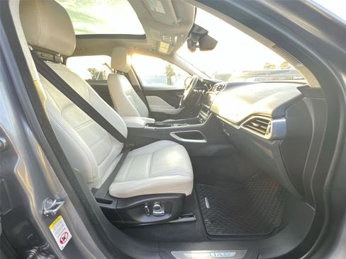 Used 2020 Jaguar F-PACE Prestige image 26