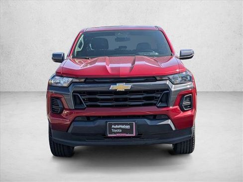 Used 2023 Chevrolet Colorado LT RWD image 2