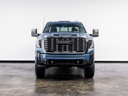 Used 2024 GMC Sierra 2500 Denali Ultimate AWD/4WD image 2