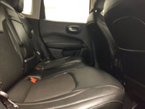 Used 2017 Jeep Compass Latitude w/ Popular Equipment Group FWD image 19