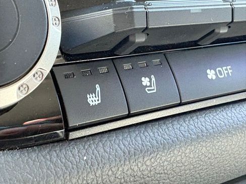 Used 2024 Toyota Tundra Limited w/ TRD Off-Road Package image 15