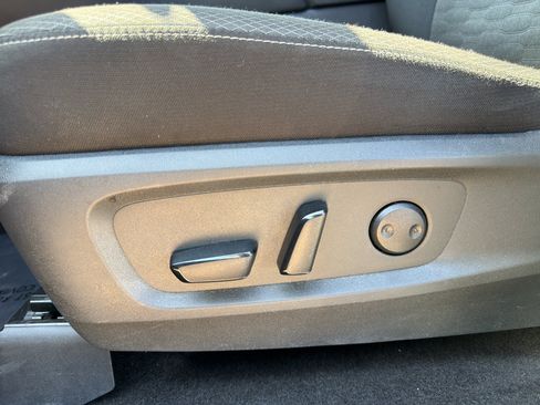 Used 2025 Nissan Pathfinder SV FWD image 11