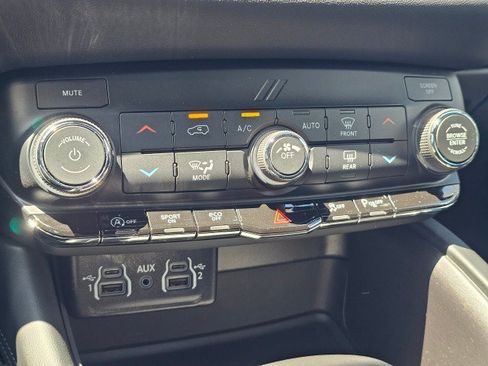 Certified 2023 Dodge Durango SXT Launch Edition AWD/4WD image 36