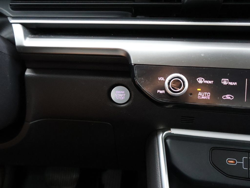 Used 2025 Kia Carnival SX FWD image 34