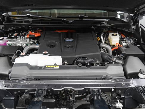Used 2026 Toyota Sequoia Platinum AWD/4WD image 36