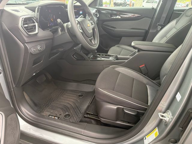Used 2025 Chevrolet TrailBlazer LS FWD image 9
