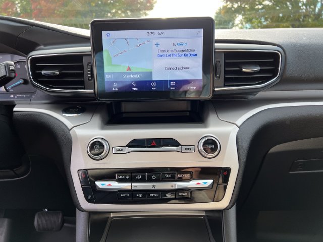 Certified 2022 Ford Explorer XLT w/ Equipment Group 202A AWD/4WD image 22