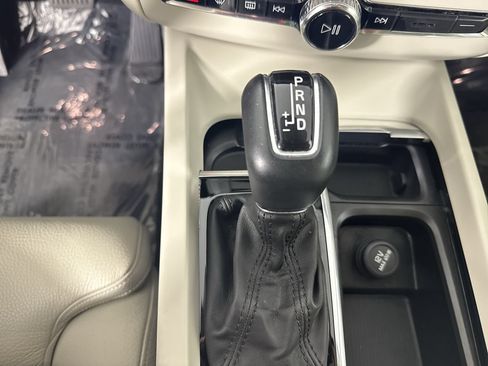 Used 2019 Volvo XC60 T6 Momentum w/ Multimedia Package AWD/4WD image 23