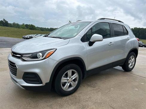 Certified 2022 Chevrolet Trax LT w/ LT Convenience Package image 8