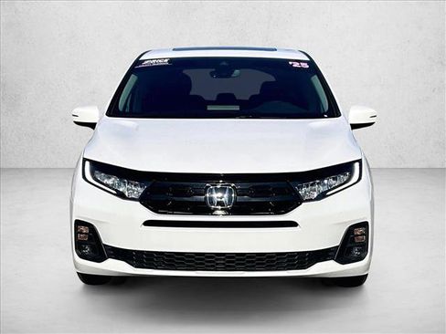 Used 2025 Honda Odyssey Touring image 3