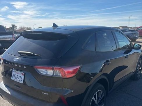 Certified 2021 Ford Escape SE w/ SE Sport Appearance Package image 6