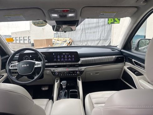Certified 2024 Kia Telluride SX Prestige w/ Towing Package image 26