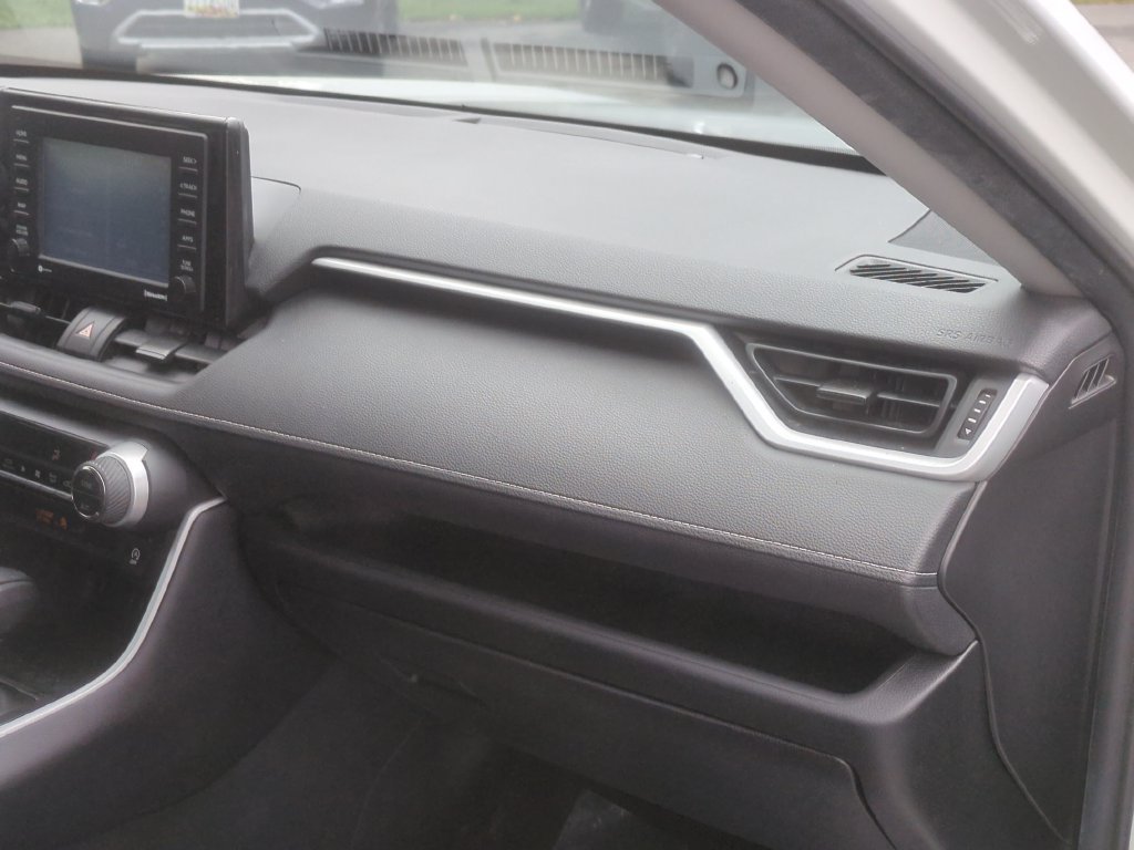 Used 2020 Toyota RAV4 XLE FWD image 18