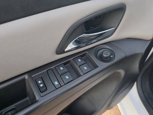 Used 2016 Chevrolet Cruze LS FWD image 13