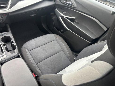 Used 2025 Chevrolet Trax LS image 16