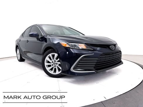 Used 2022 Toyota Camry LE w/ Carpet Mat Package (TMS) FWD image 1