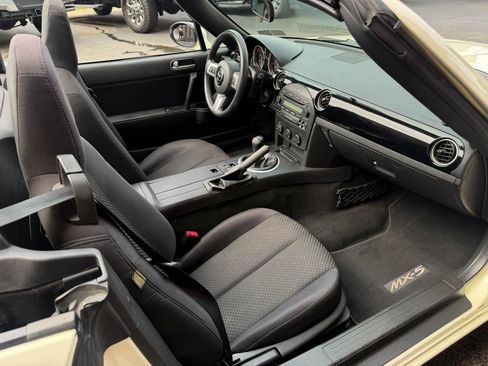 Used 2008 MAZDA MX-5 Miata Touring RWD image 28
