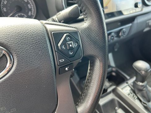 Used 2017 Toyota Tacoma TRD Sport w/ Exterior Package AWD/4WD image 20