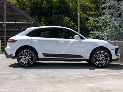 Certified 2026 Porsche Macan AWD/4WD image 12