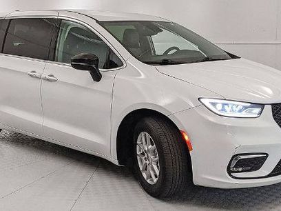 Used 2024 Chrysler Pacifica Touring-L