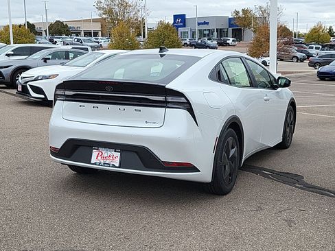 New 2026 Toyota Prius Plug-In Hybrid image 3