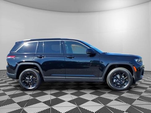 New 2026 Jeep Grand Cherokee Altitude AWD/4WD image 3